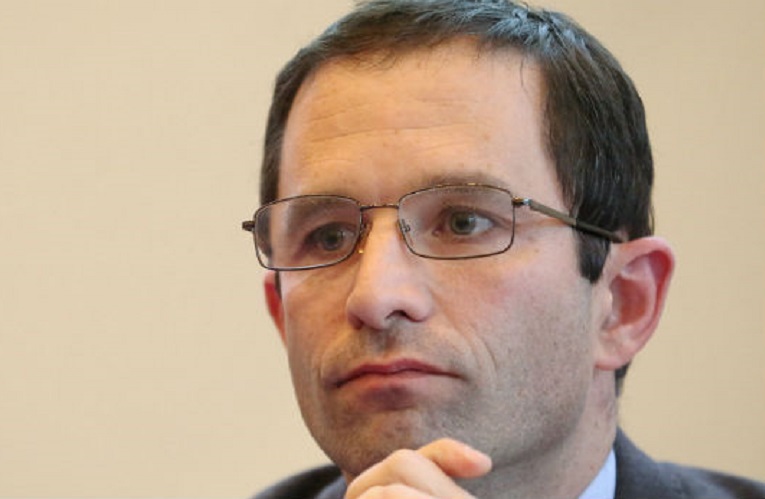 VIDÉO. France : Benoît Hamon reconnaît sa défaite, appelle à voter Macron