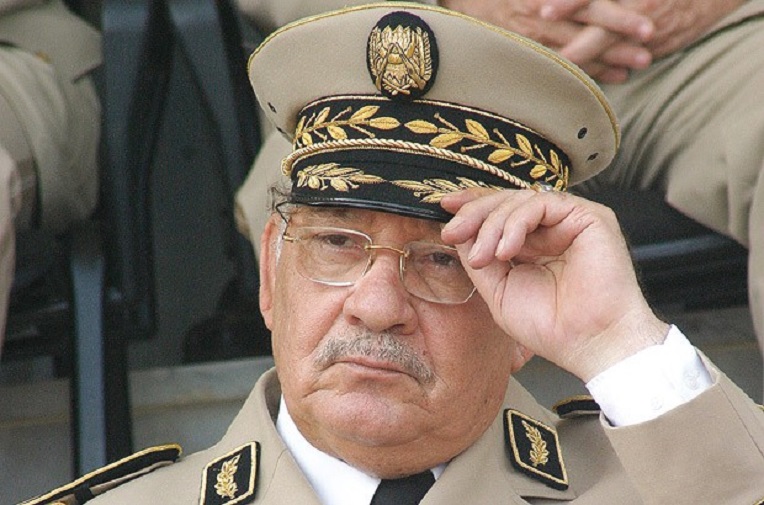 VIDÉO. Gaïd Salah applaudit le « hulk » algérien