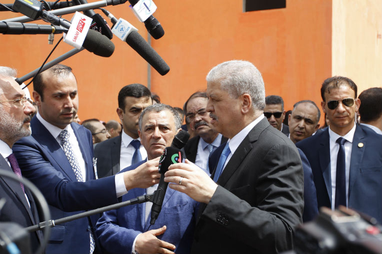 À Oran, Sellal parle du printemps berbère, met en garde contre les dangers de la scission