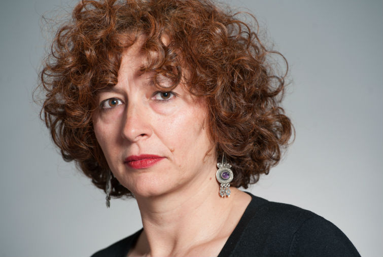 « Tes cheveux démêlés cachent une guerre de sept ans » : trois femmes dans la Guerre d’Algérie