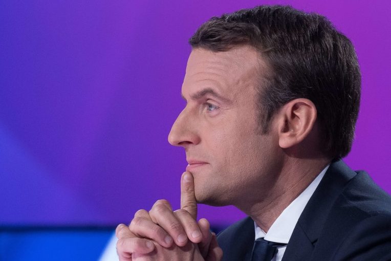 Premières fissures pour le nouveau gouvernement, Macron fait le ménage