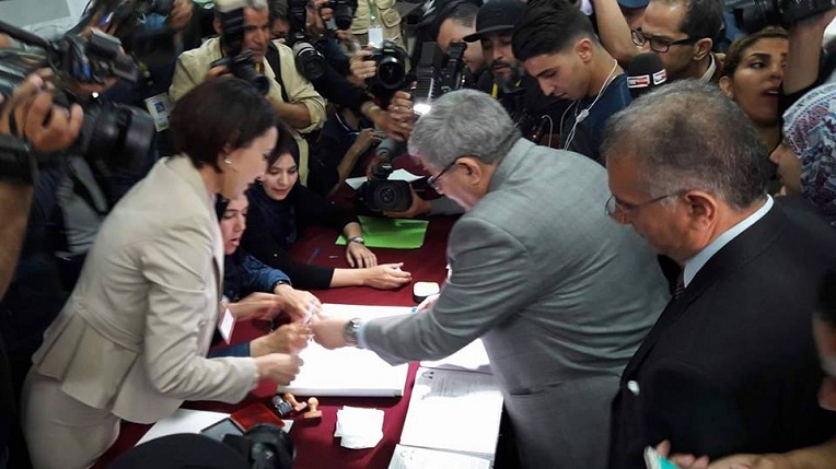 VIDÉO. Ouyahia vote dans une école d’Alger-centre