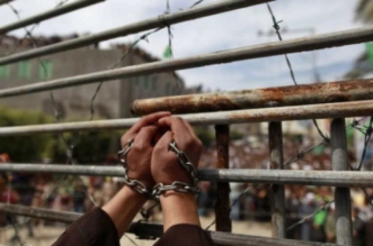 Les prisonniers palestiniens suspendent leur grève de la faim
