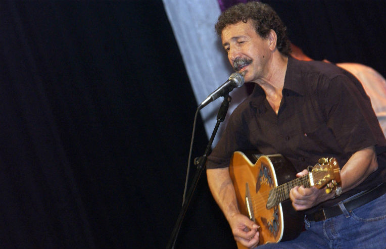 Un concert exceptionnel de Lounis Aït Menguellet à Oran