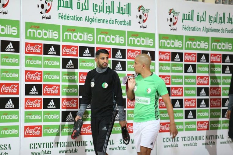 Riyad Mahrez attend un appel du Barça