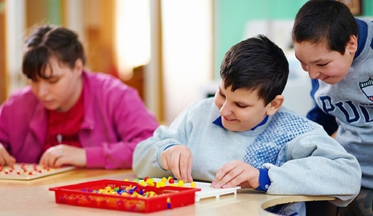 Les arts thérapeutiques au secours des enfants en situation de handicap