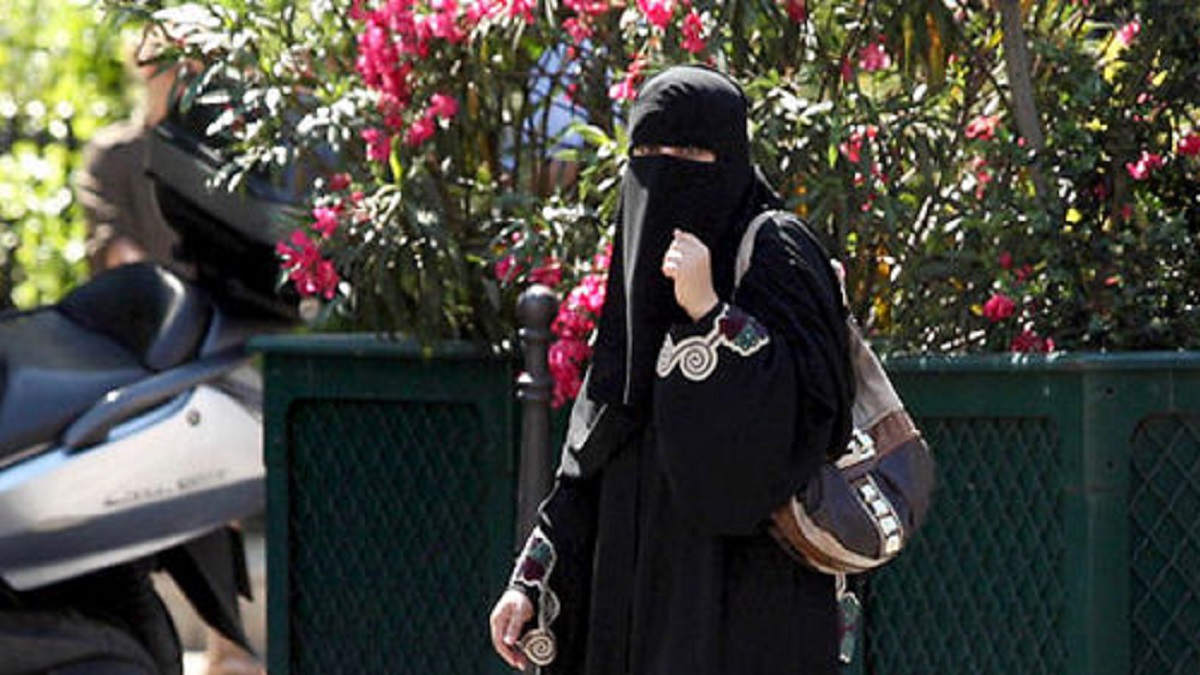 Le Québec interdit le port du Niqab dans les transports publics