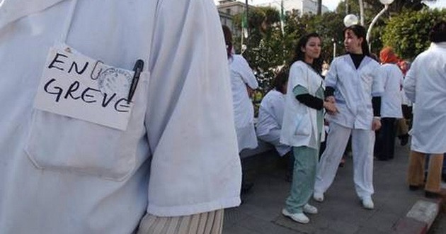 Rassemblement des médecins résidents grévistes, menace d’une grève illimitée