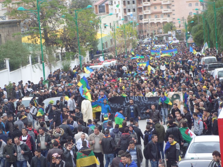 Tamazight : marches sans incidents à Béjaïa et Tizi Ouzou, affrontements à Bouira
