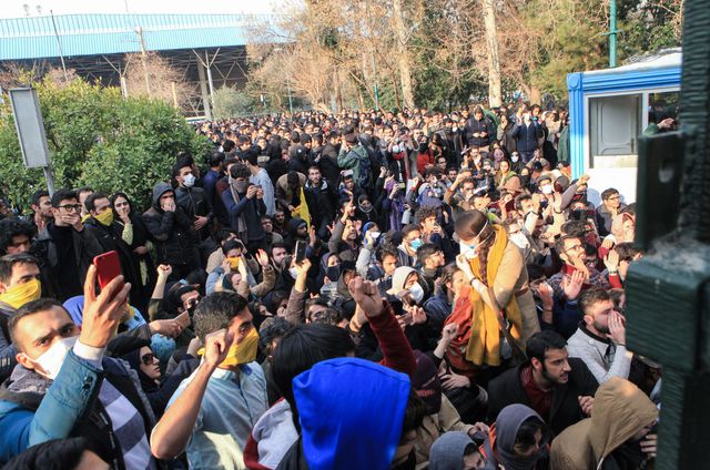 Des manifestations politiques et sociales secouent l&rsquo;Iran