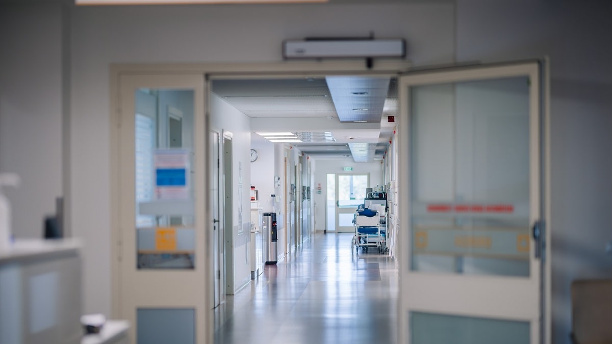 Soins des Algériens en France : « Une injure », dénonce le professeur Bouzid