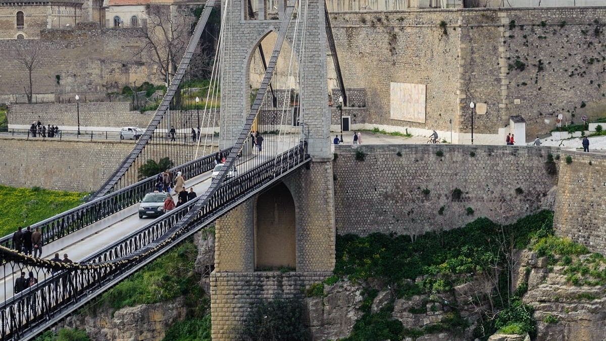 Constantine : un homme se jette du pont suspendu Sidi M’cid