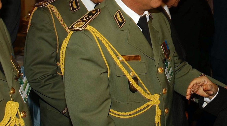 L’Armée au service du peuple souverain ou ultime bouclier et garante de la survie de l’État prédateur moribond ?