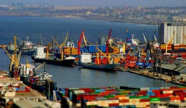 Restrictions des importations : le gouvernement défend sa politique
