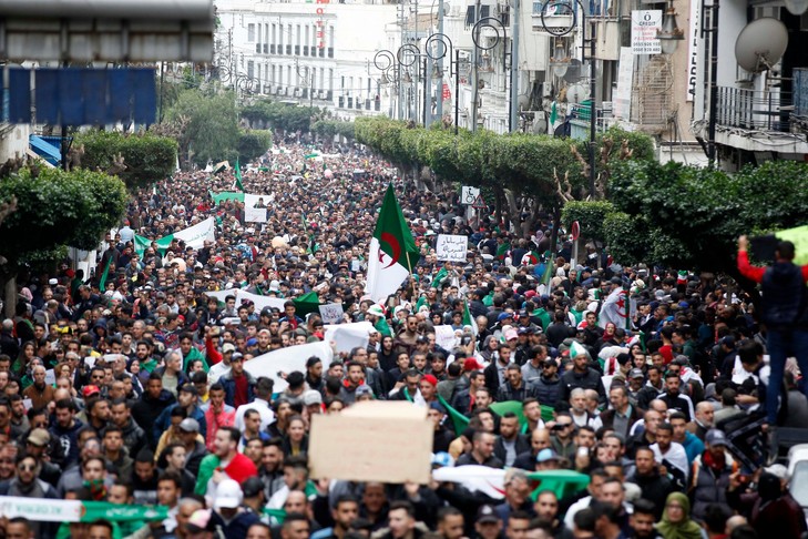 Violence, obscurantisme, extrémisme, rejet de l’autre : ces clichés sur les Algériens démentis par les manifestations