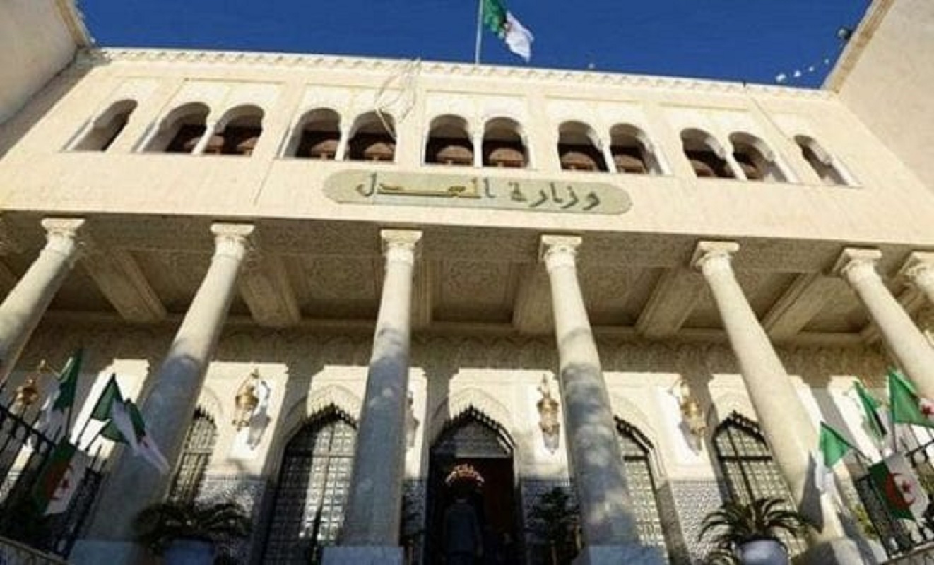 Le journaliste Saad Bouakba placé sous contrôle judiciaire