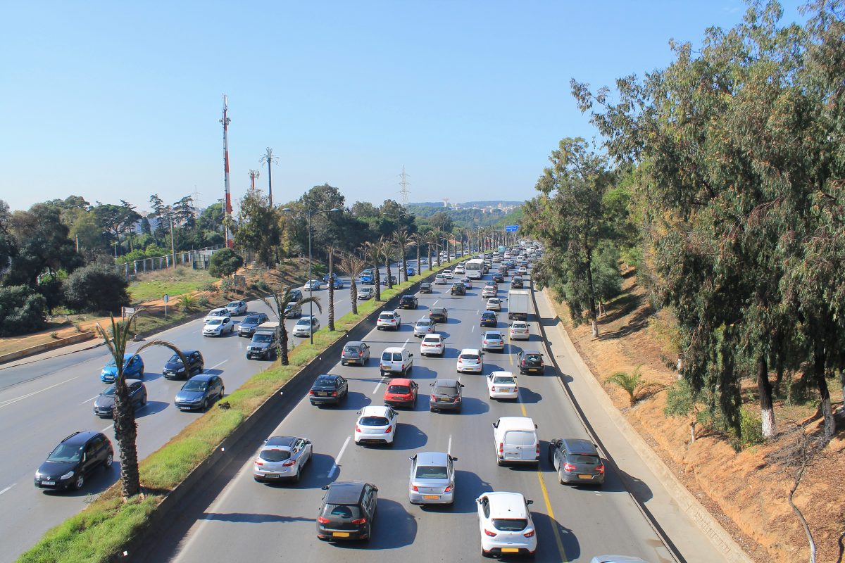 Circulation automobile à Alger : tirer et viser ensuite