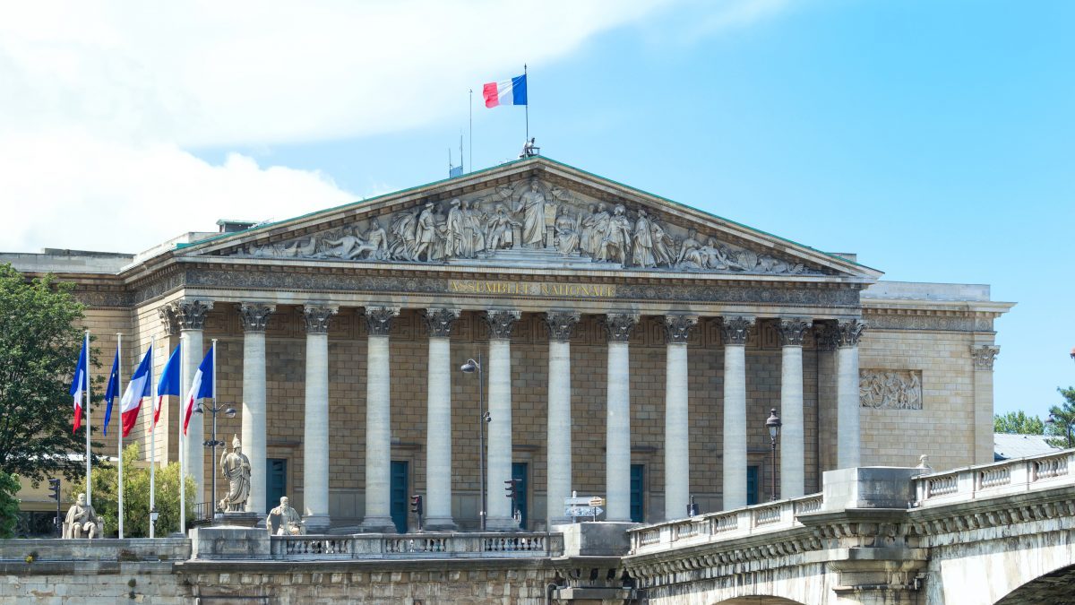 France : la proposition de révoquer l’accord de 1968 rejetée par le Parlement