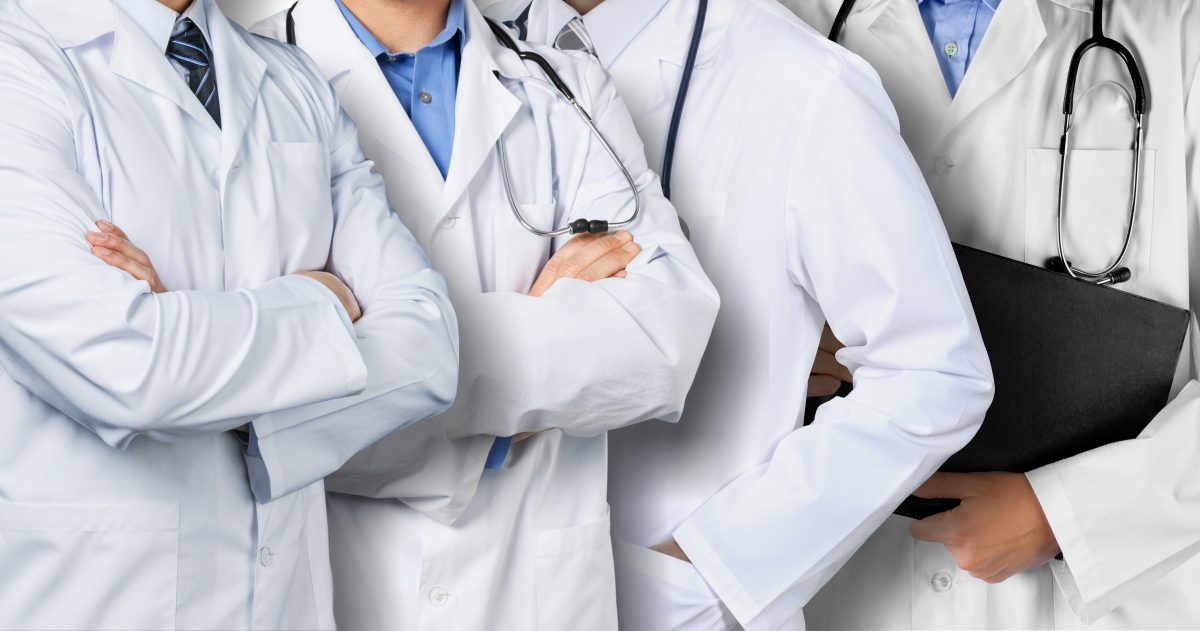 Départ des médecins algériens en France : « La saignée continue »