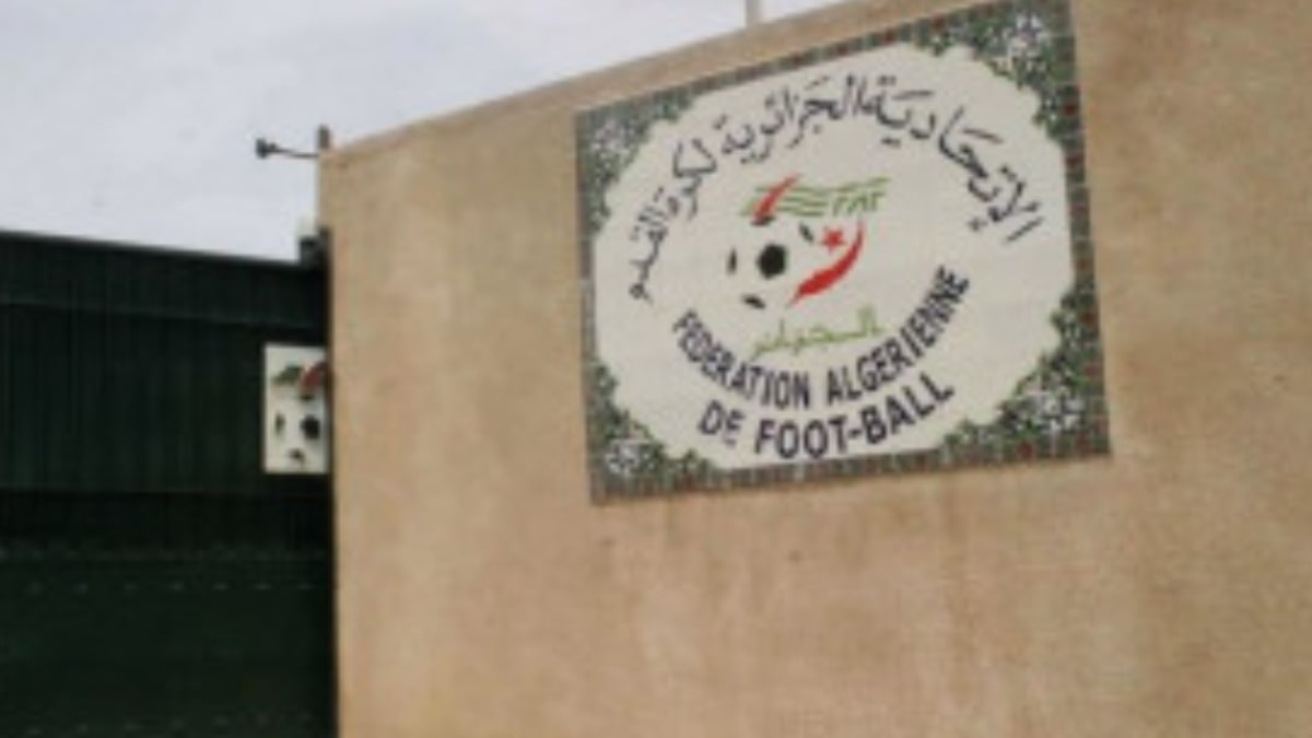 Une pépite du foot algérien dit non à l’Algérie : la FAF réagit
