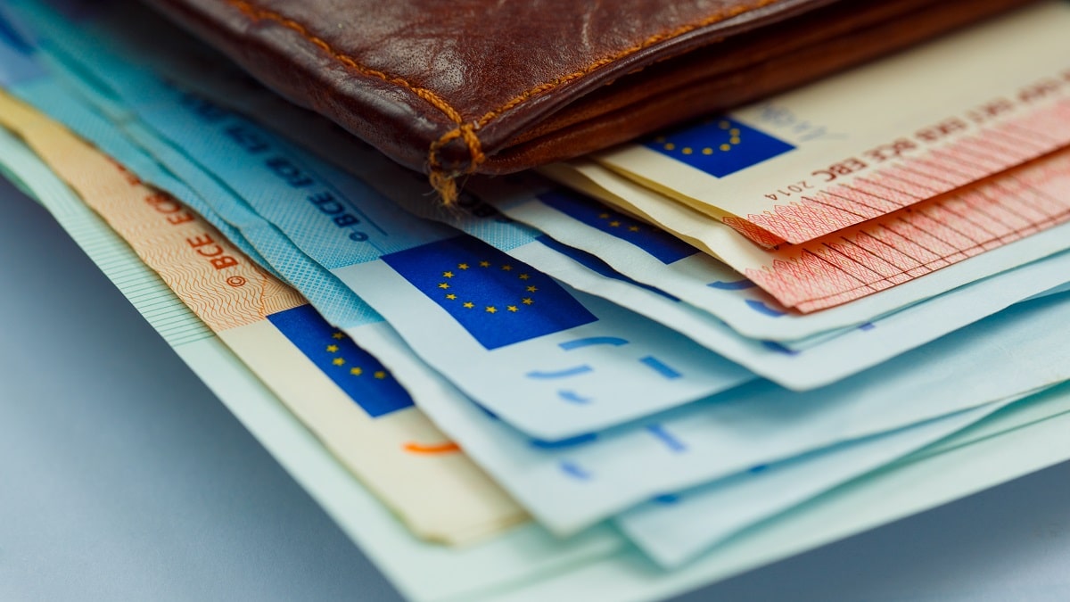 Rare sur le marché noir, l’euro au plus haut face au dinar algérien