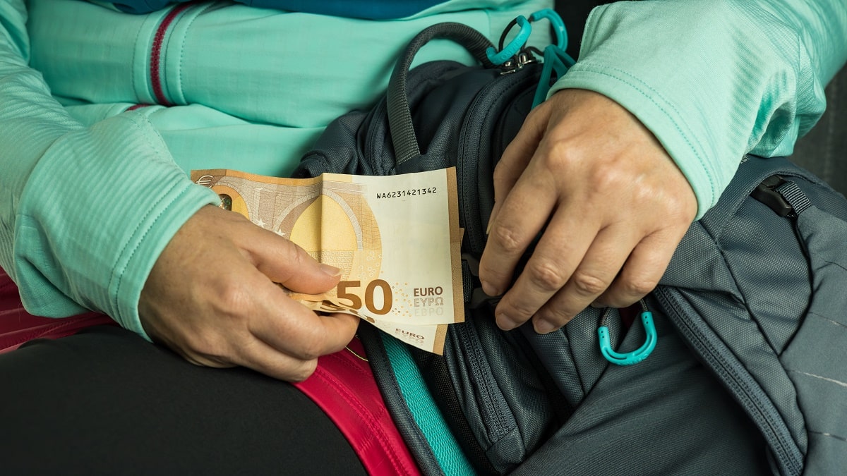 Déclaration de devises lors d’un voyage en Algérie : changement important pour les non-résidents