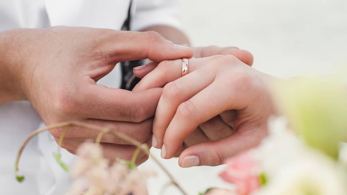 Mariage refusé par Robert Ménard : la fiancée de l’Algérien témoigne