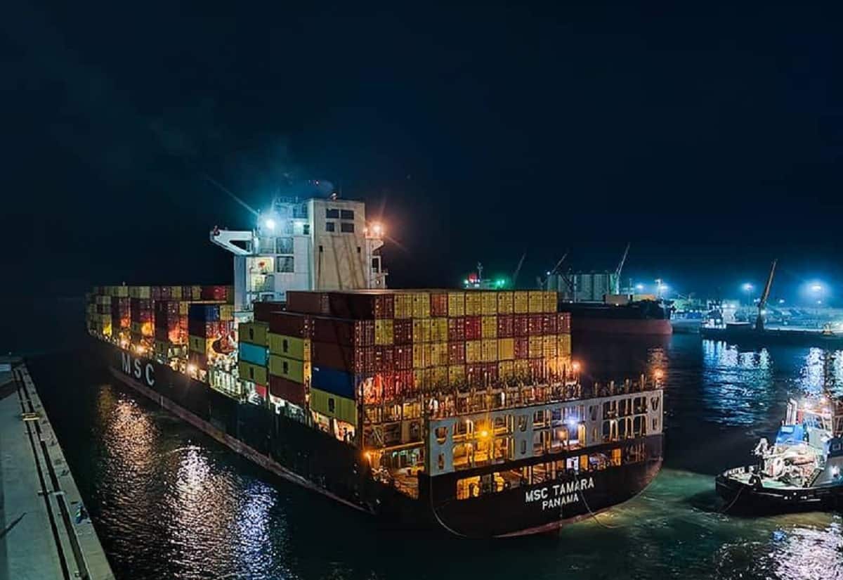 Un port algérien reçoit pour la première fois un porte-conteneurs de 265 m