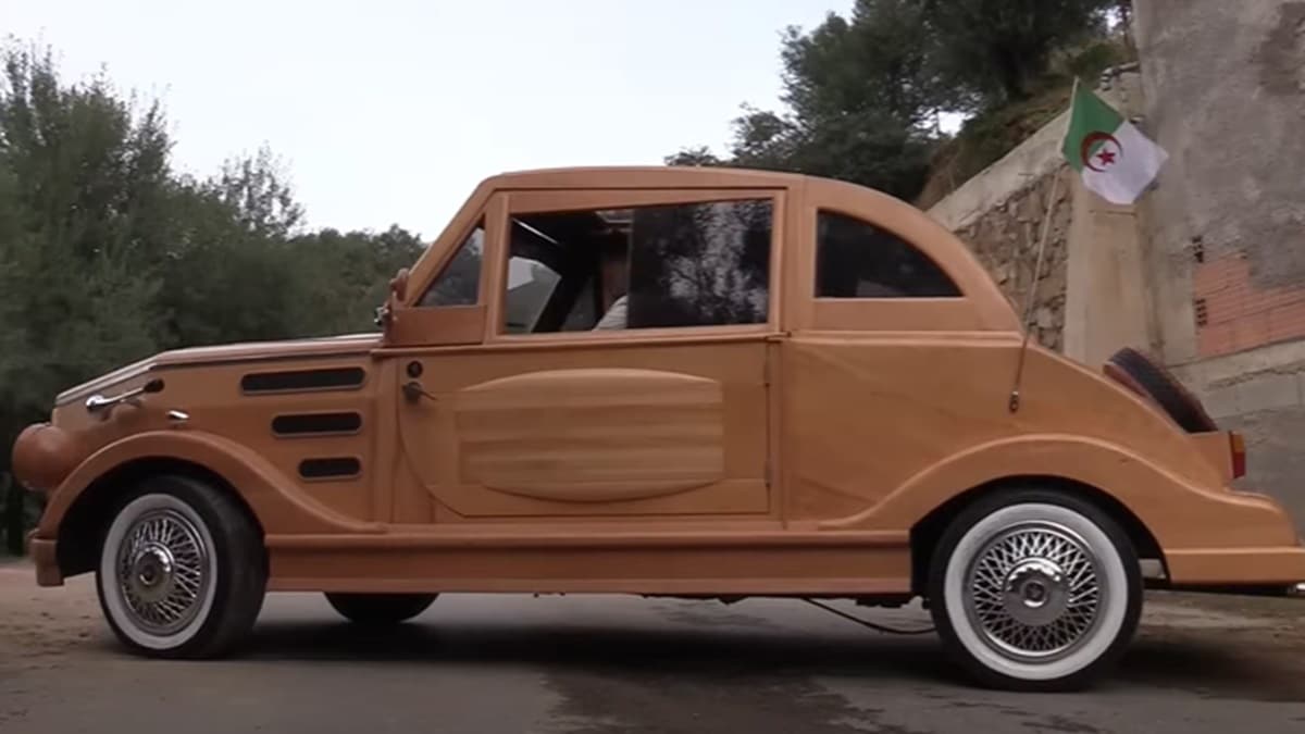 Ils ont fabriqué une voiture entièrement en bois et elle roule