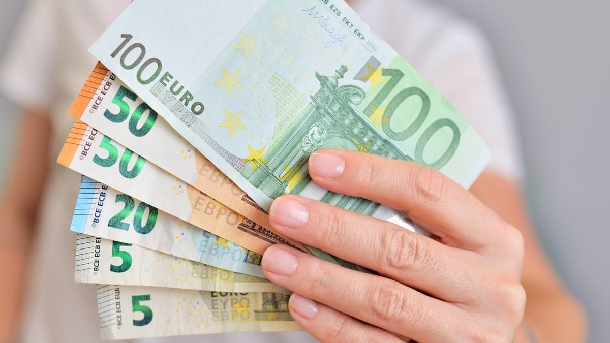 L’euro bat un nouveau record à 262 dinars algériens au marché noir