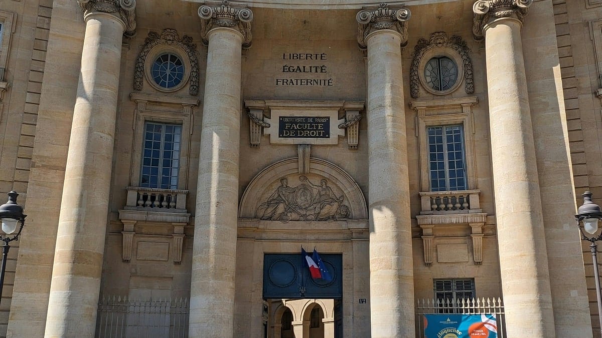 Titres de séjour, aides : la galère des étudiants algériens en France