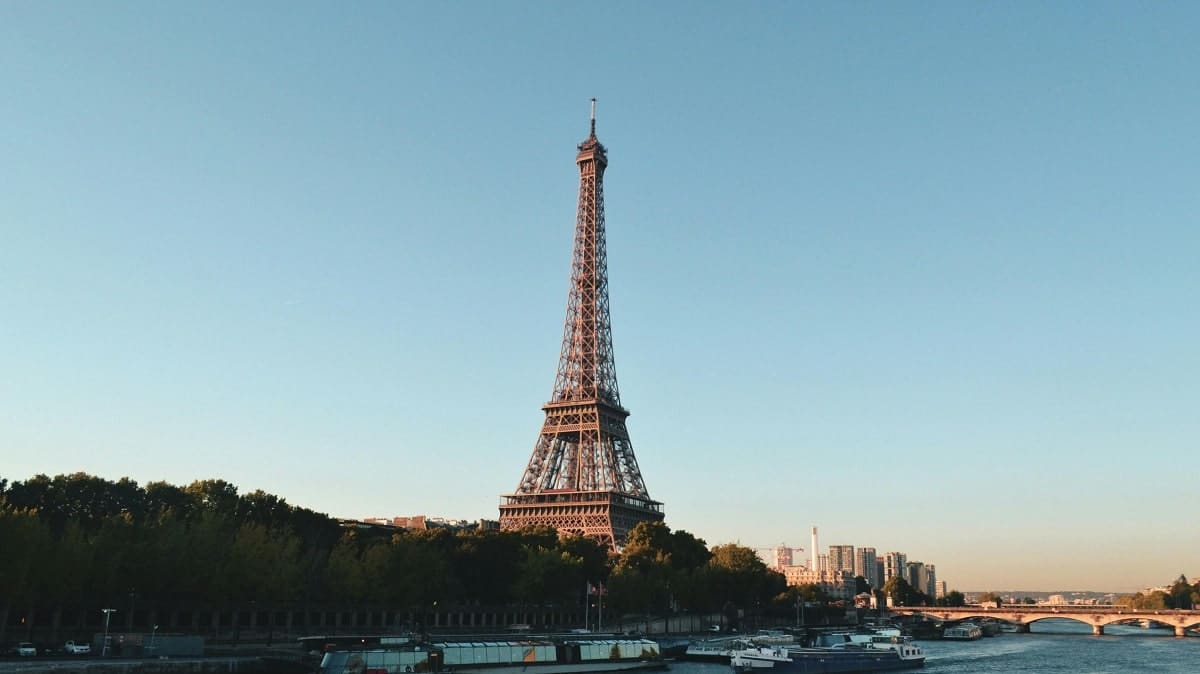 Titres de séjour en France : les révélations de Médiapart sur les blocages