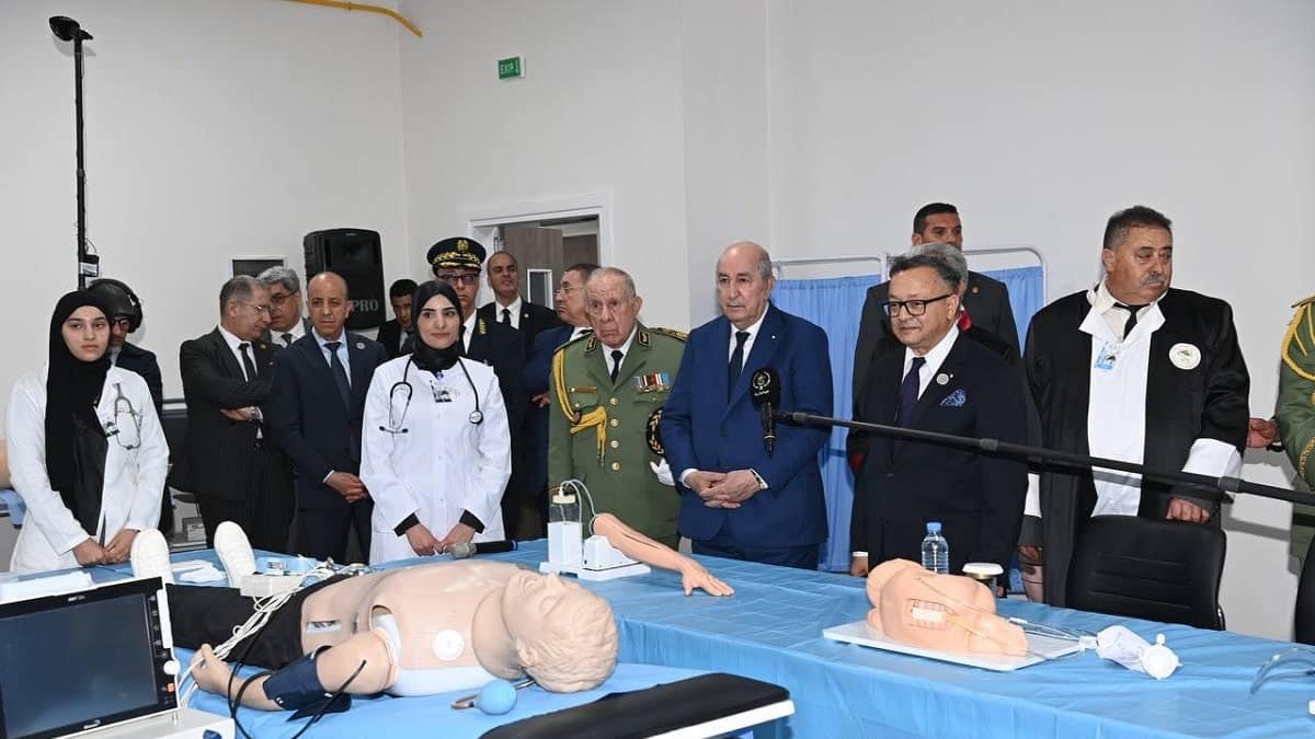 Algérie : Tebboune défend le passage du français à l’anglais en médecine