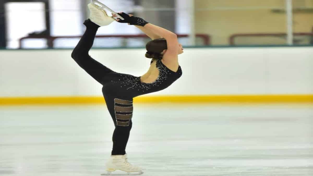 Sur la glace, l’hommage vibrant d’une patineuse algéro-canadienne à l’Algérie et à Gaza