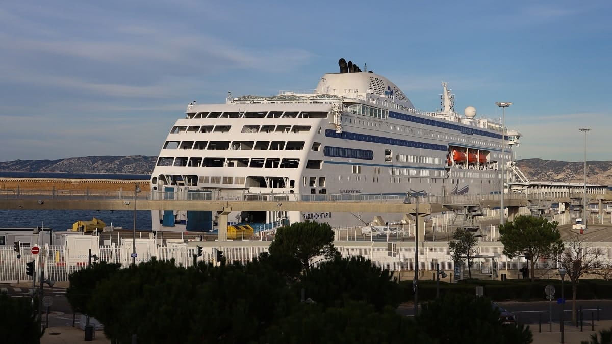 Algérie Ferries autorise enfin les véhicules de plus de 7 places à Alger et Oran